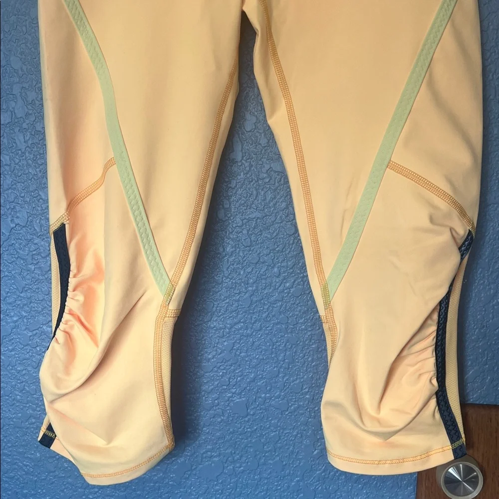Lululemon Run‎ Inspire Crop II Yellow Mesh Vent Athletic Leggings Size 4